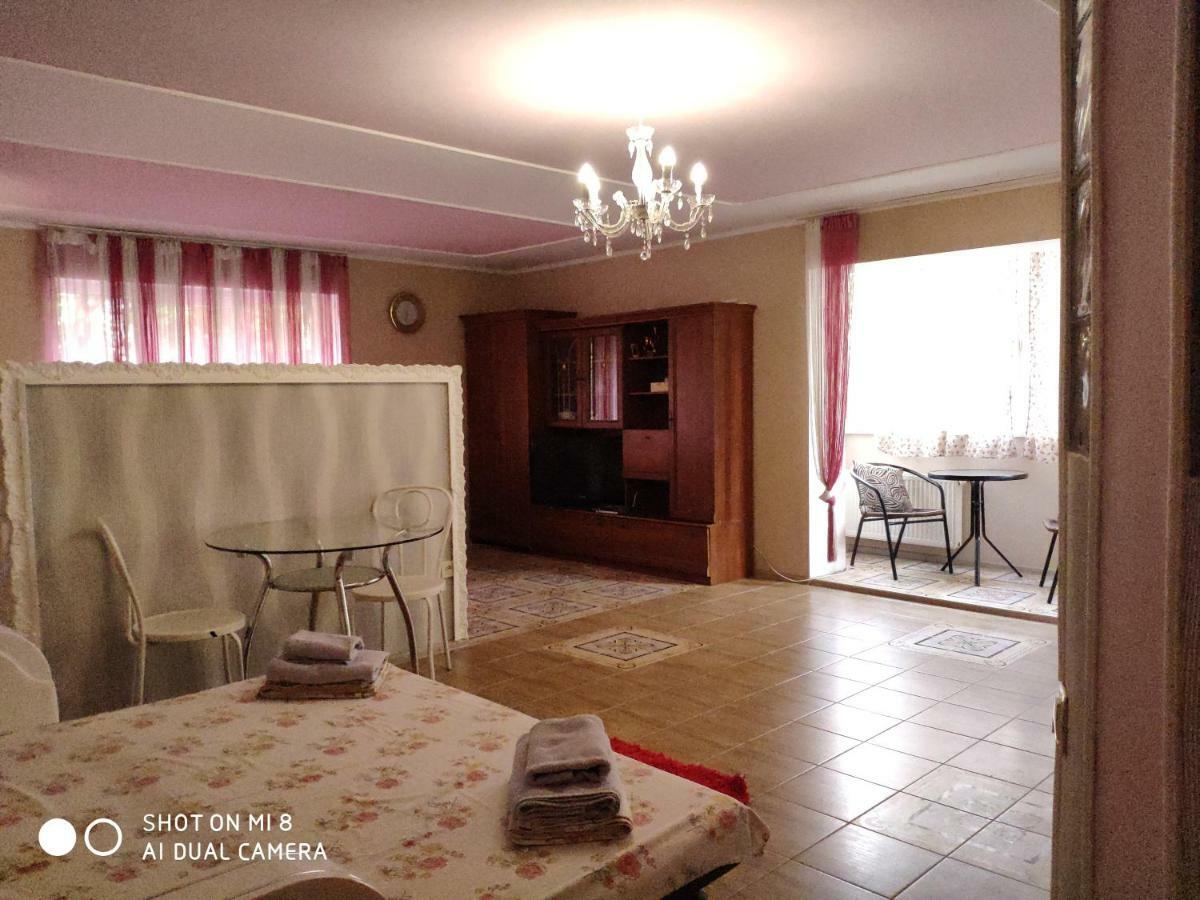 Apartments Domovik Latorichnaya,3 Мукачево Экстерьер фото